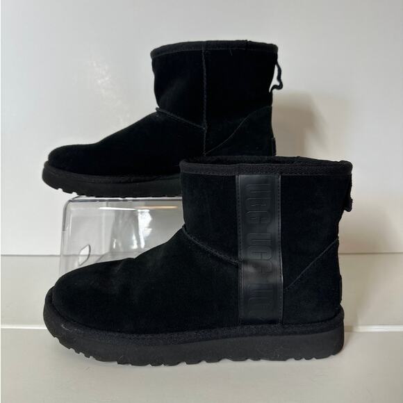 Ugg Women's Classic Mini Side Logo Boots 5" Shaft Black Size 7 Suede 1122558 - Picture 2 of 9